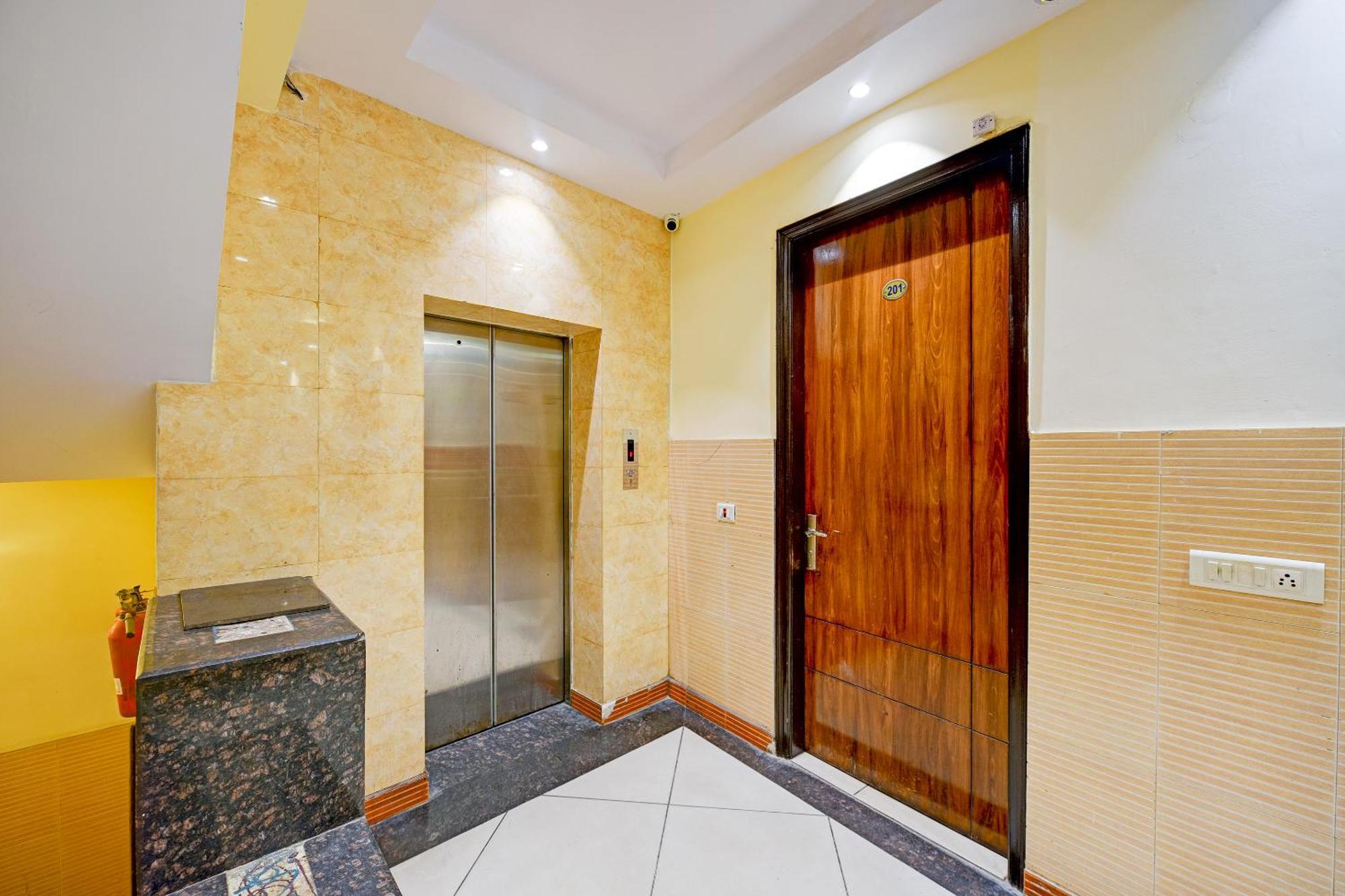 Hotel Le Grand - Walk-In From Rk Ashram Metro Station Ню Делхи Екстериор снимка