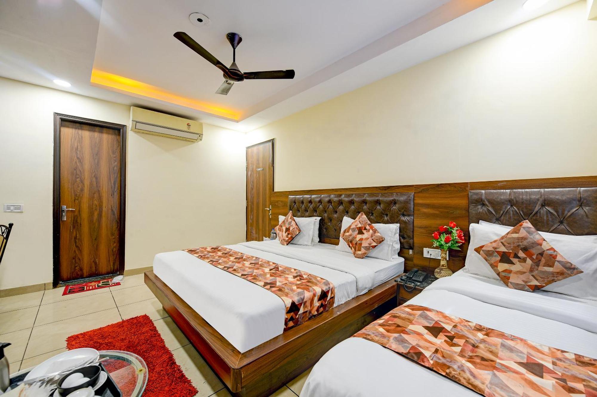Hotel Le Grand - Walk-In From Rk Ashram Metro Station Ню Делхи Екстериор снимка
