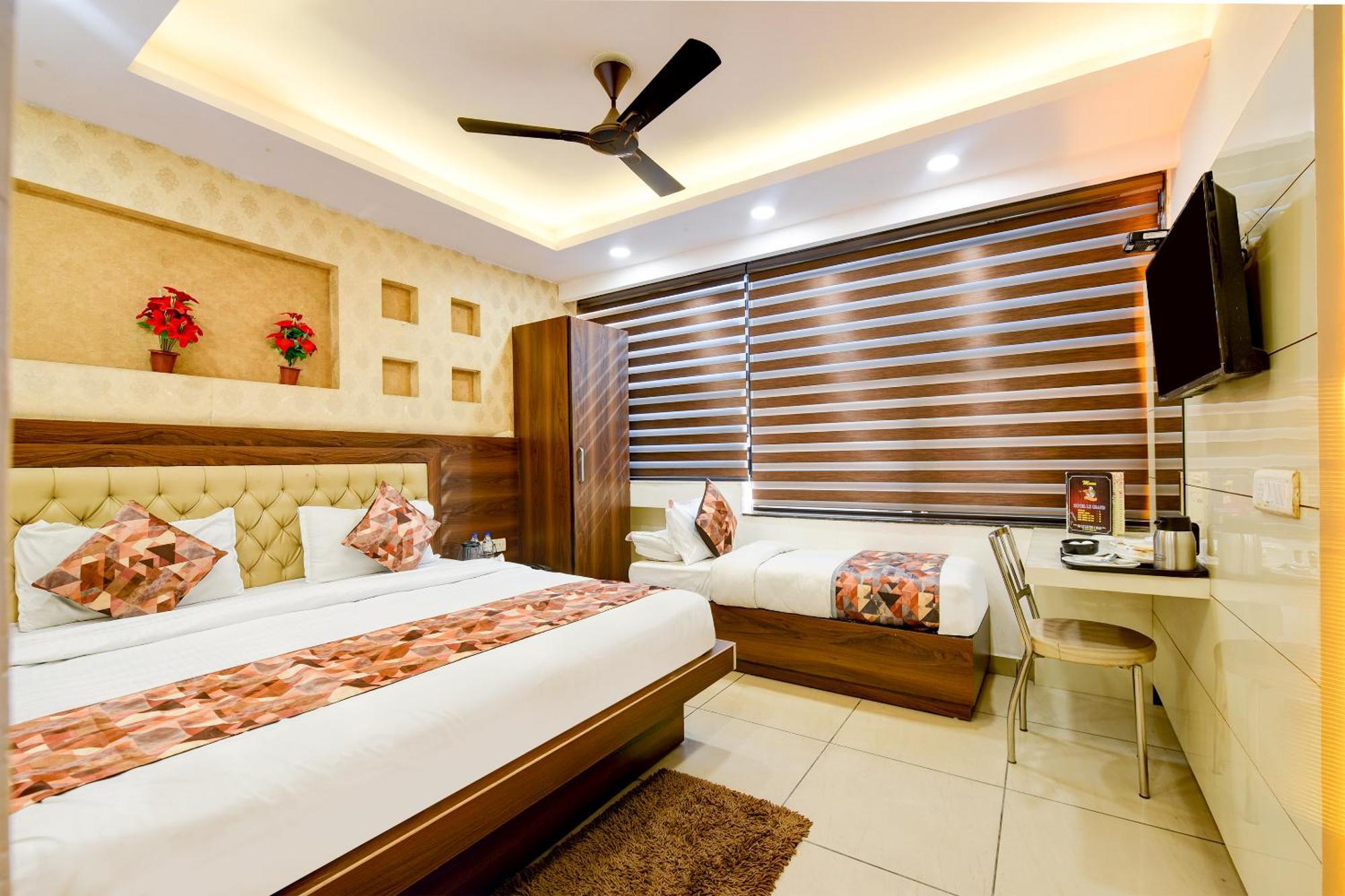 Hotel Le Grand - Walk-In From Rk Ashram Metro Station Ню Делхи Екстериор снимка