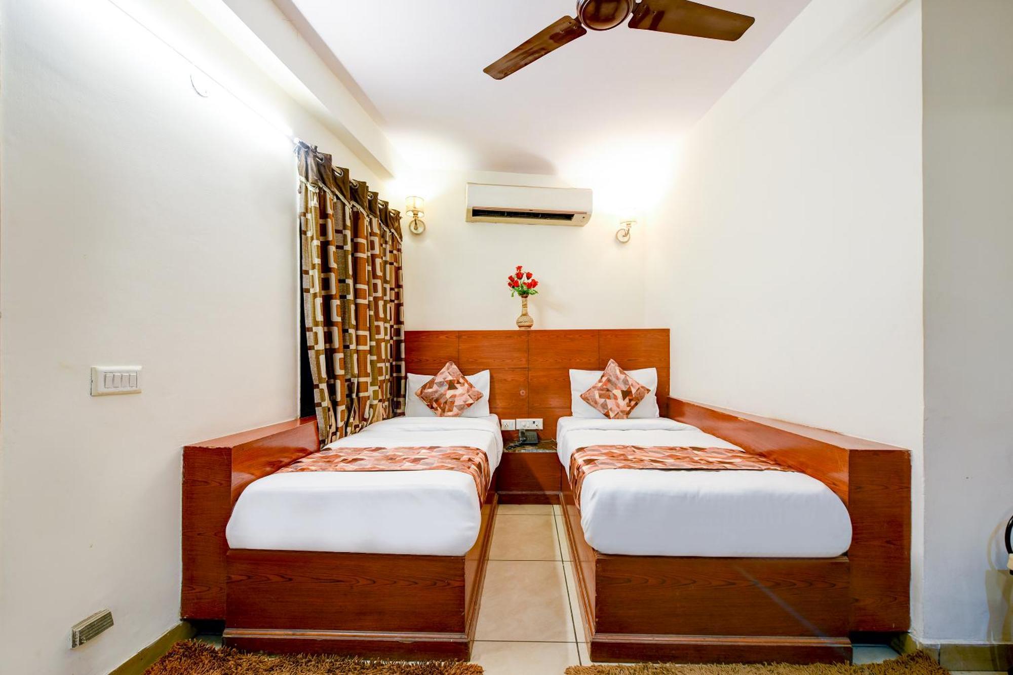 Hotel Le Grand - Walk-In From Rk Ashram Metro Station Ню Делхи Екстериор снимка