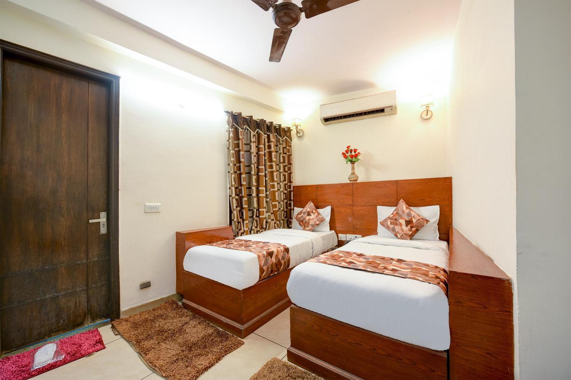 Hotel Le Grand - Walk-In From Rk Ashram Metro Station Ню Делхи Екстериор снимка