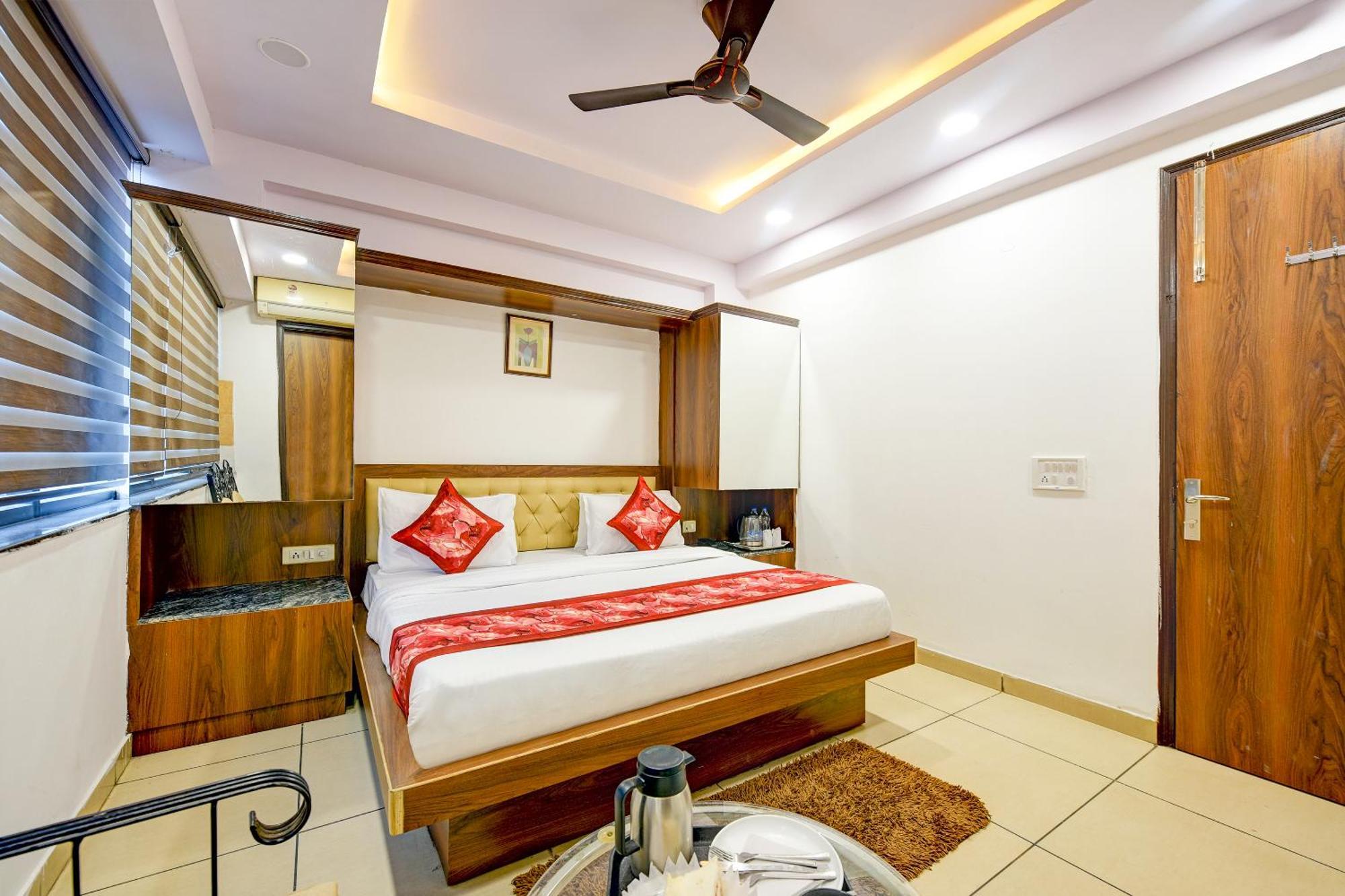 Hotel Le Grand - Walk-In From Rk Ashram Metro Station Ню Делхи Екстериор снимка