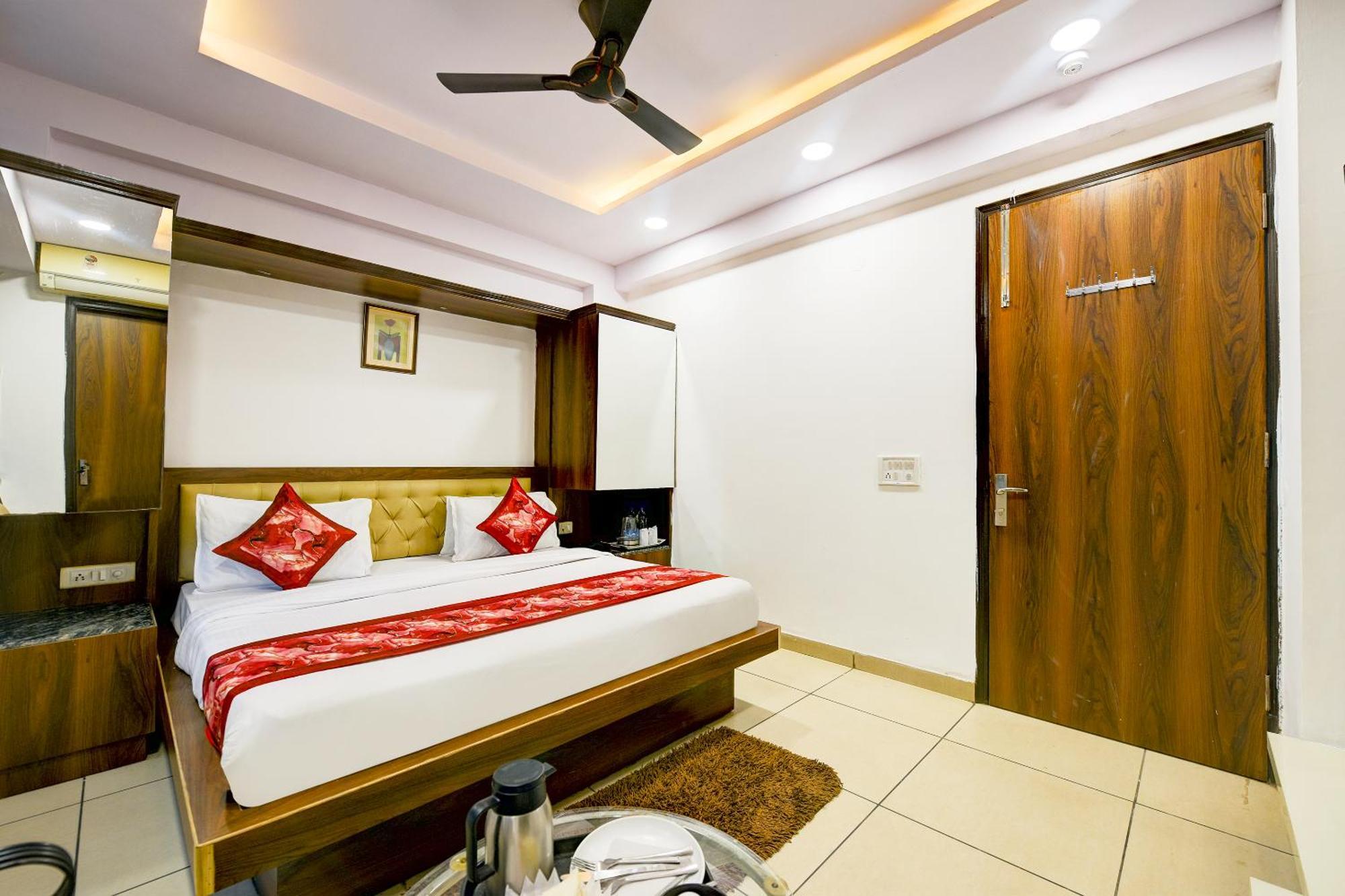 Hotel Le Grand - Walk-In From Rk Ashram Metro Station Ню Делхи Екстериор снимка