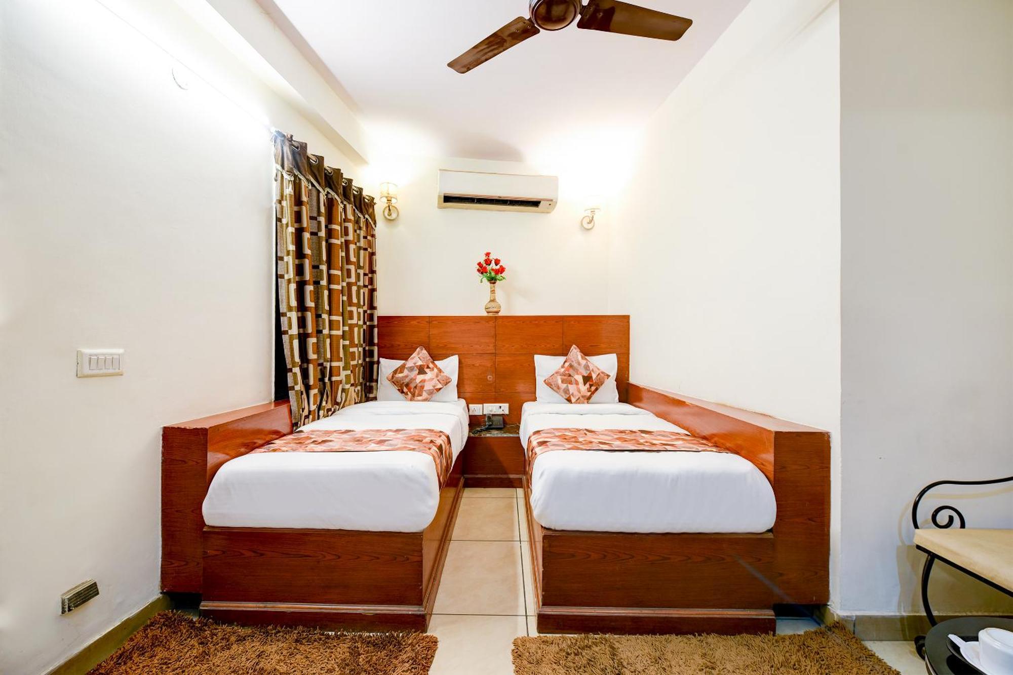 Hotel Le Grand - Walk-In From Rk Ashram Metro Station Ню Делхи Екстериор снимка