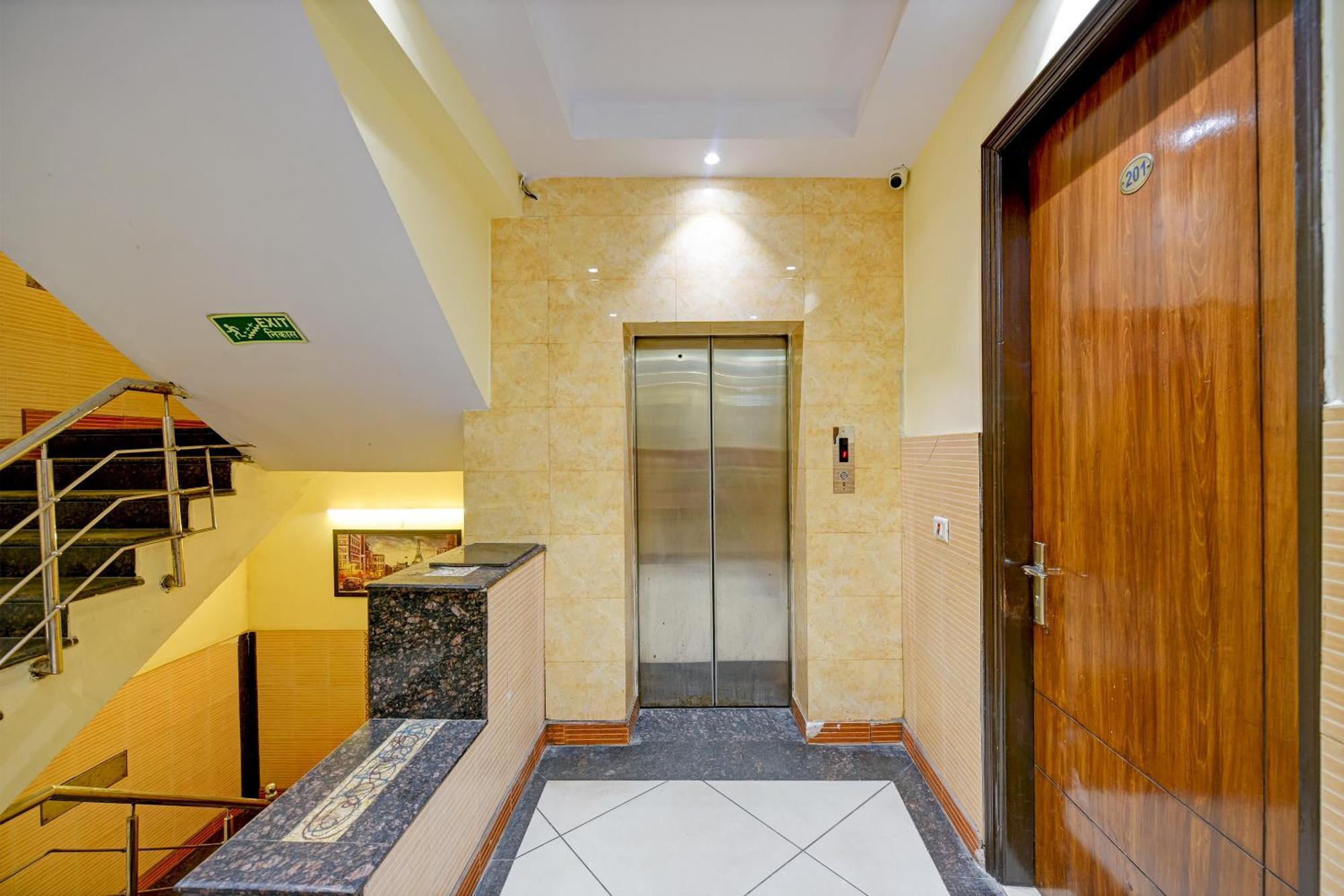 Hotel Le Grand - Walk-In From Rk Ashram Metro Station Ню Делхи Екстериор снимка