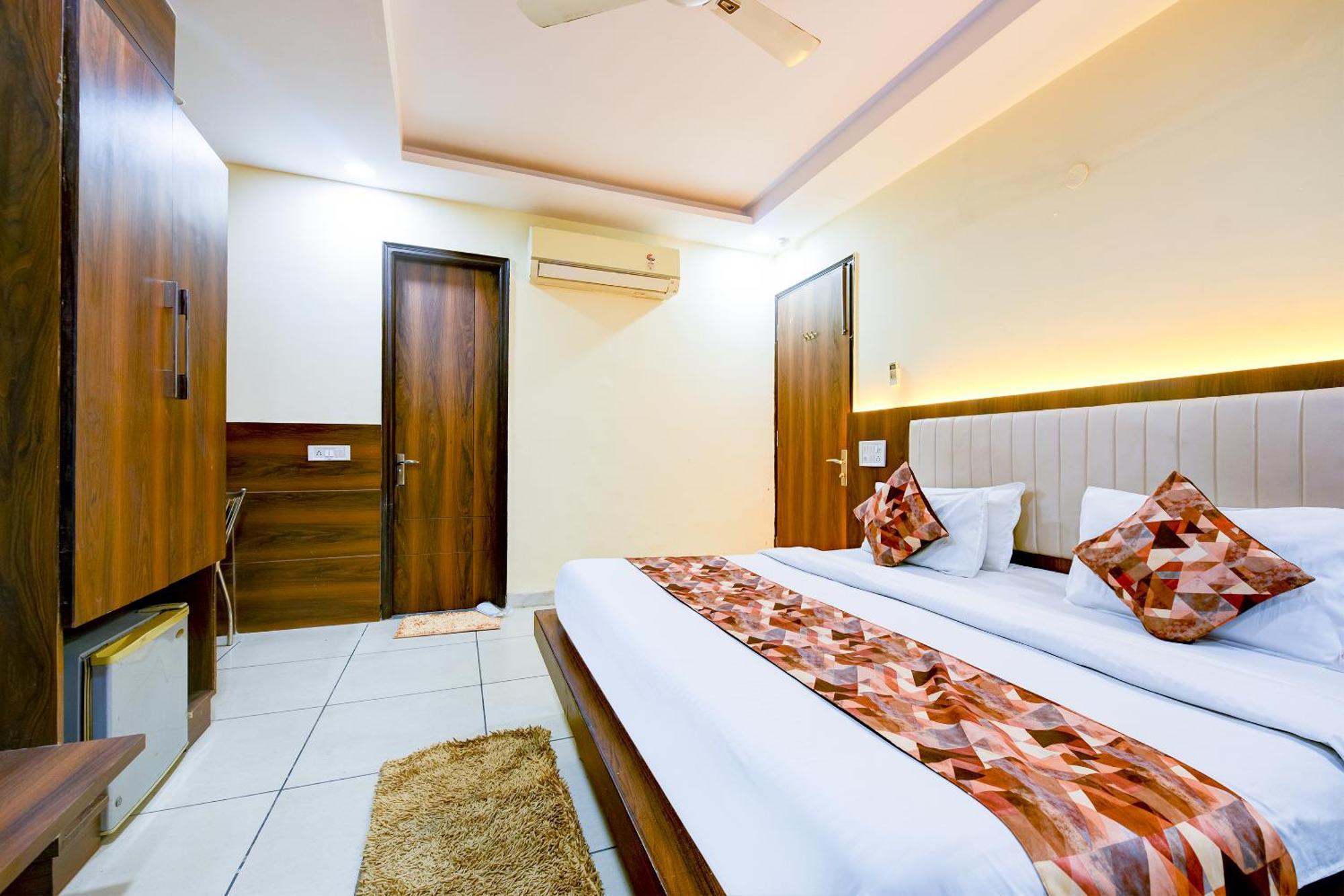 Hotel Le Grand - Walk-In From Rk Ashram Metro Station Ню Делхи Екстериор снимка
