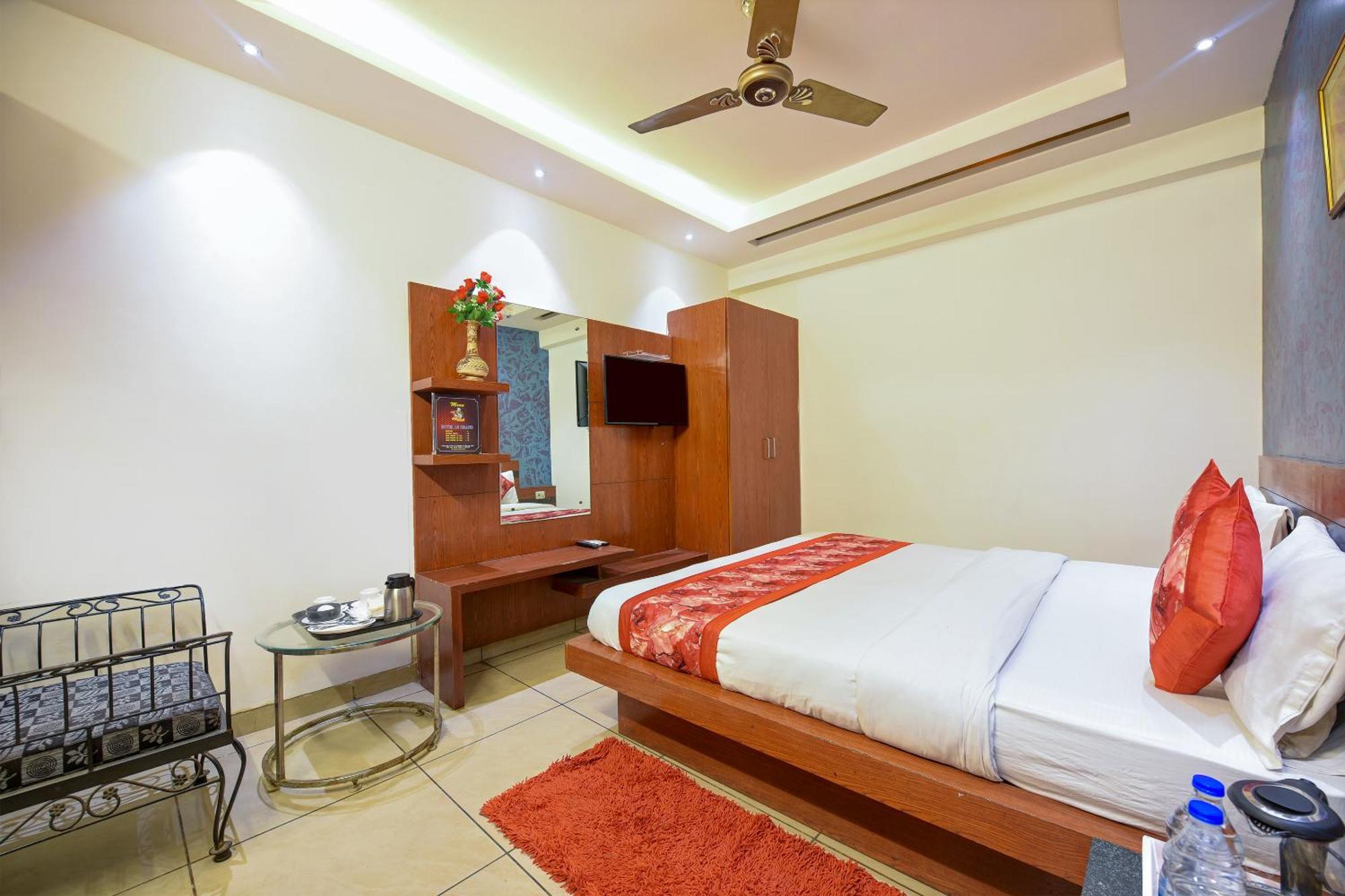 Hotel Le Grand - Walk-In From Rk Ashram Metro Station Ню Делхи Екстериор снимка