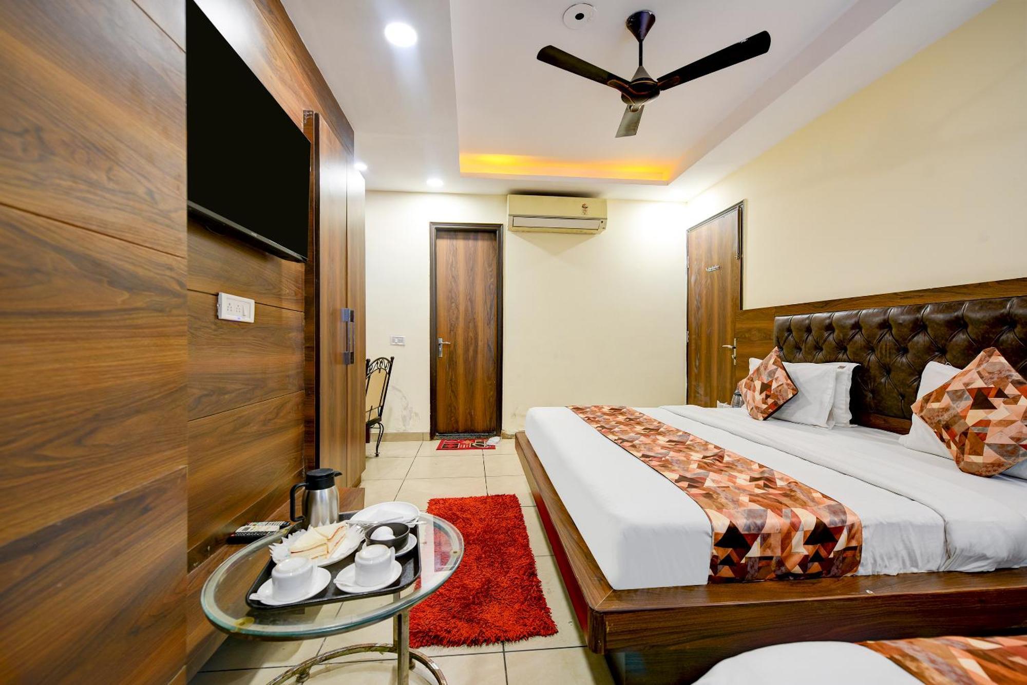 Hotel Le Grand - Walk-In From Rk Ashram Metro Station Ню Делхи Екстериор снимка