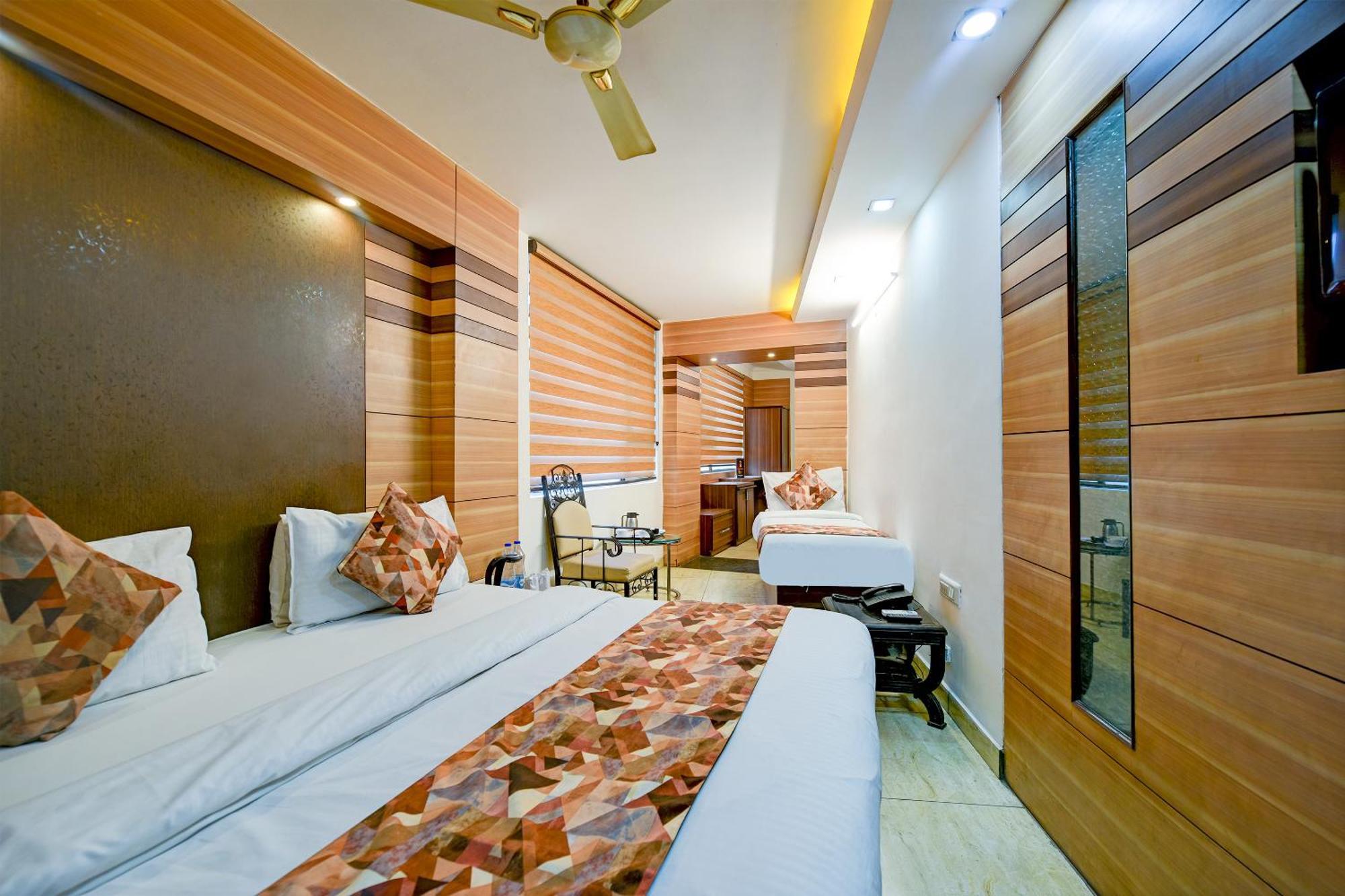 Hotel Le Grand - Walk-In From Rk Ashram Metro Station Ню Делхи Екстериор снимка